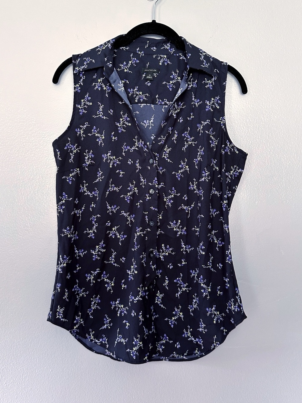 Ann Taylor Floral Sleeveless Blouse Navy Purple White XS